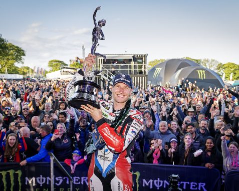 Tourist Trophy Isola di Man 2026: Analisi Esaustiva del Programma Ufficiale e Guida al Soggiorno Esperienziale presso il Metzeler TT Village